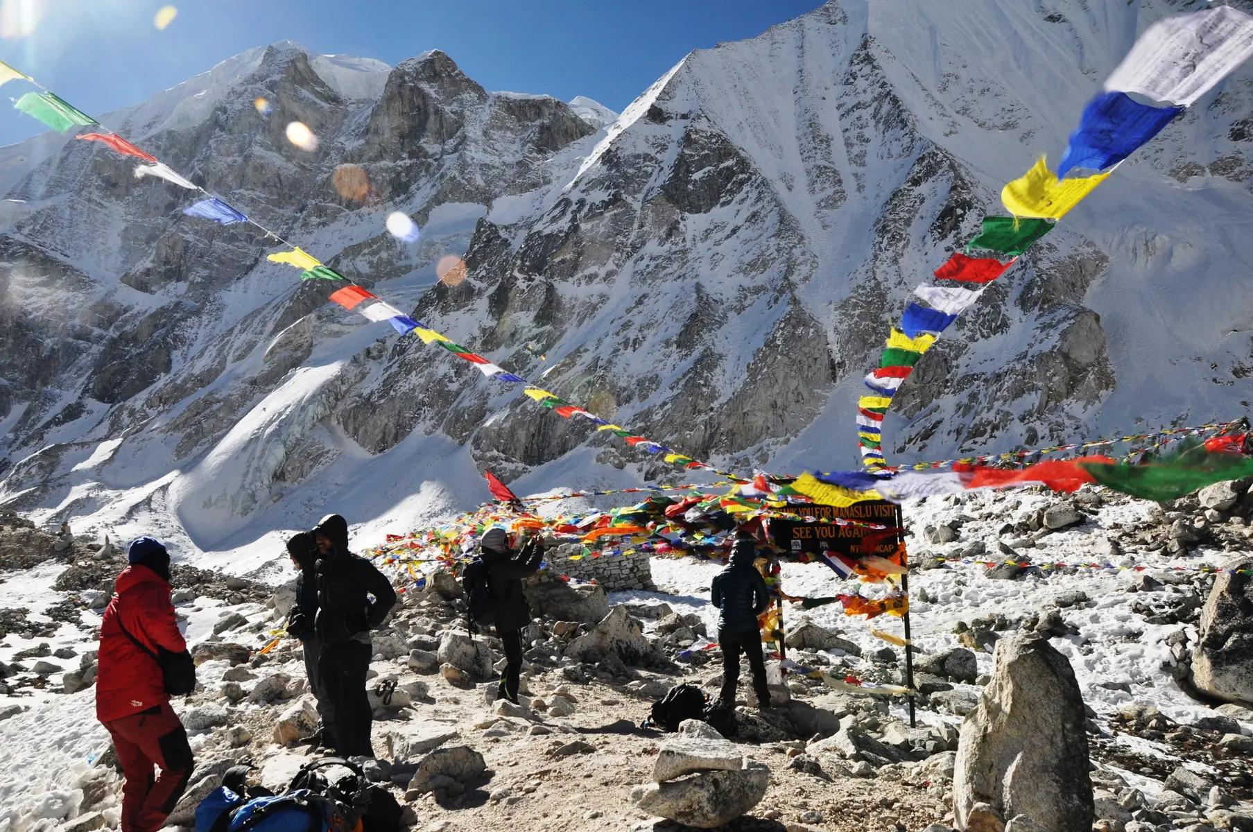 A group of people trekking manaslu circuit trek