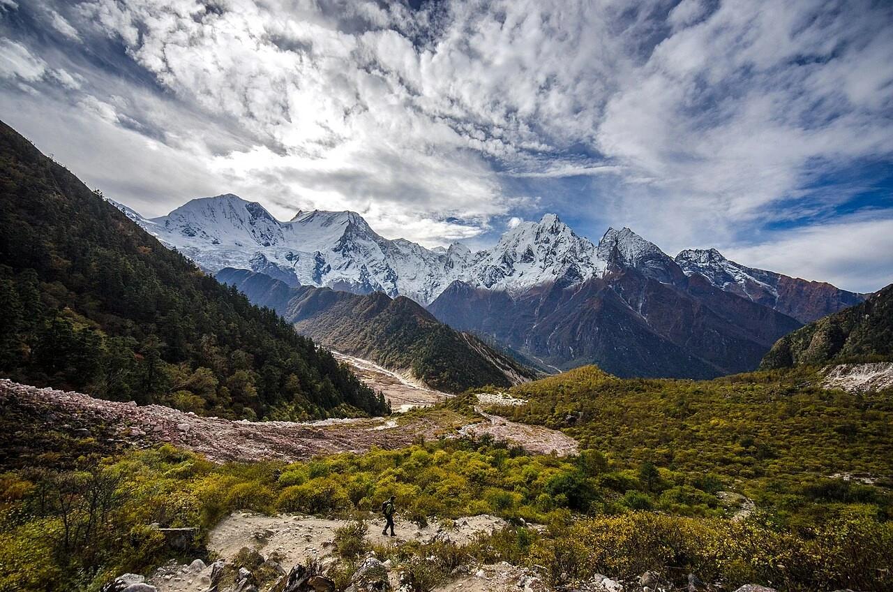 Beautiful Manaslu Range seen in background from Bimthang Manang